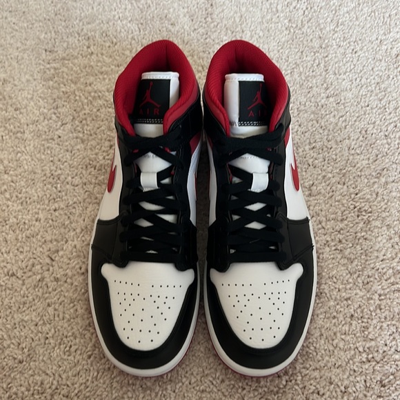 Jordan 1 Mid - Picture 2 of 10